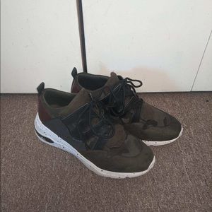 Women’s Size 11 platform sneakers (gently worn)